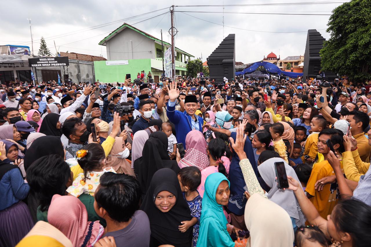 Disambut Ribuan Massa di Pati, AHY Rela Jalan Kaki