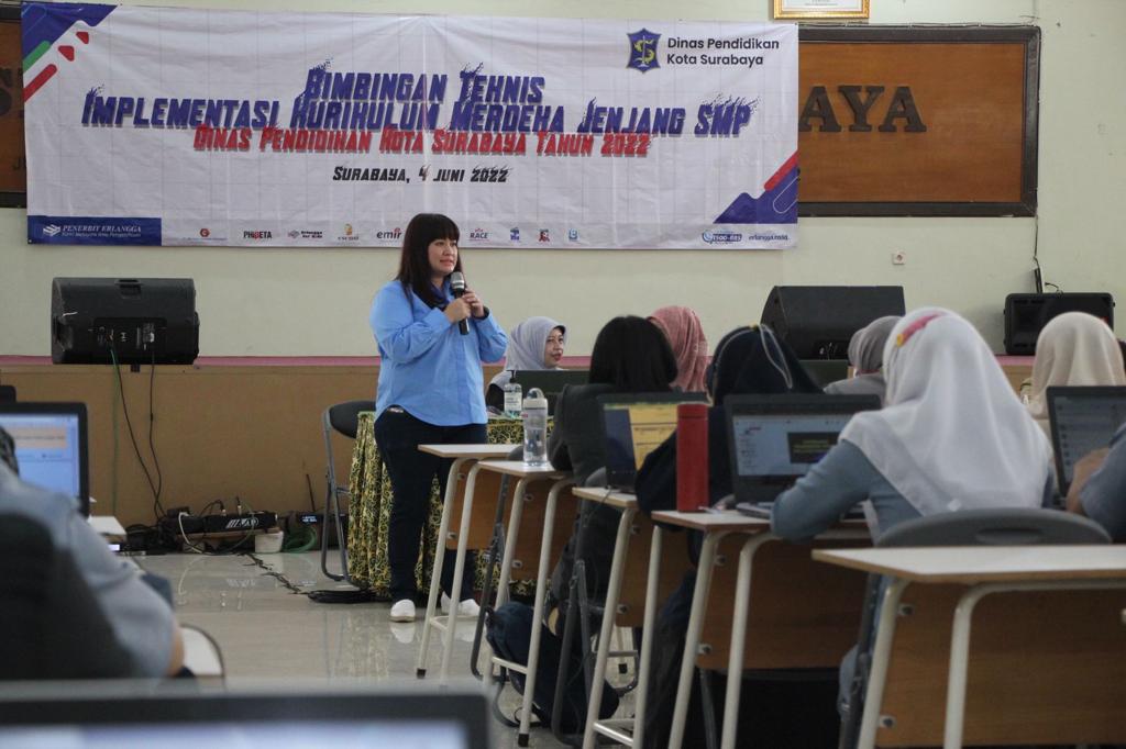 Herlina Beri Motivasi Ke Sekolah Agar Siap Terapkan Kurikulum Merdeka