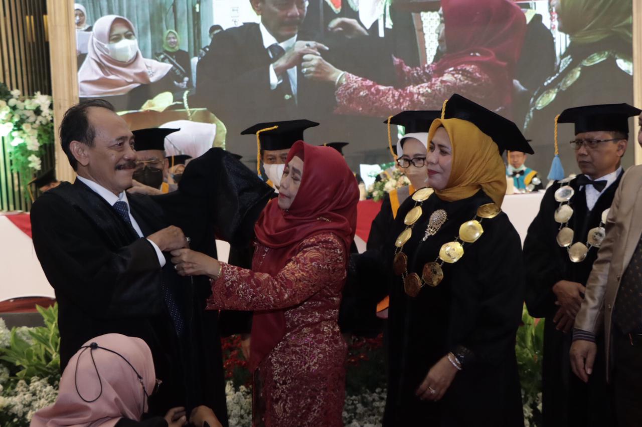 Dorong Industri Batik Tulis Go Internasional, Slamet Riyadi jadi Gubes Unitomo ke-19