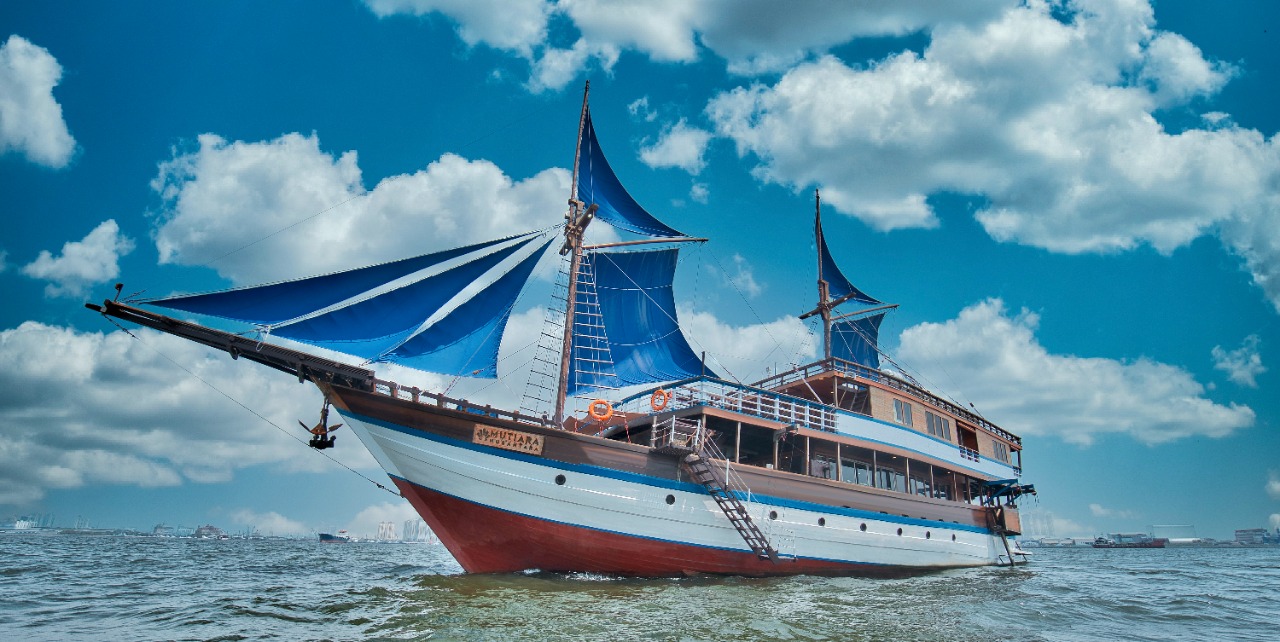 Wisata Labuan Bajo Lebih Sempurna dengan Phinisi Komodo Luxury