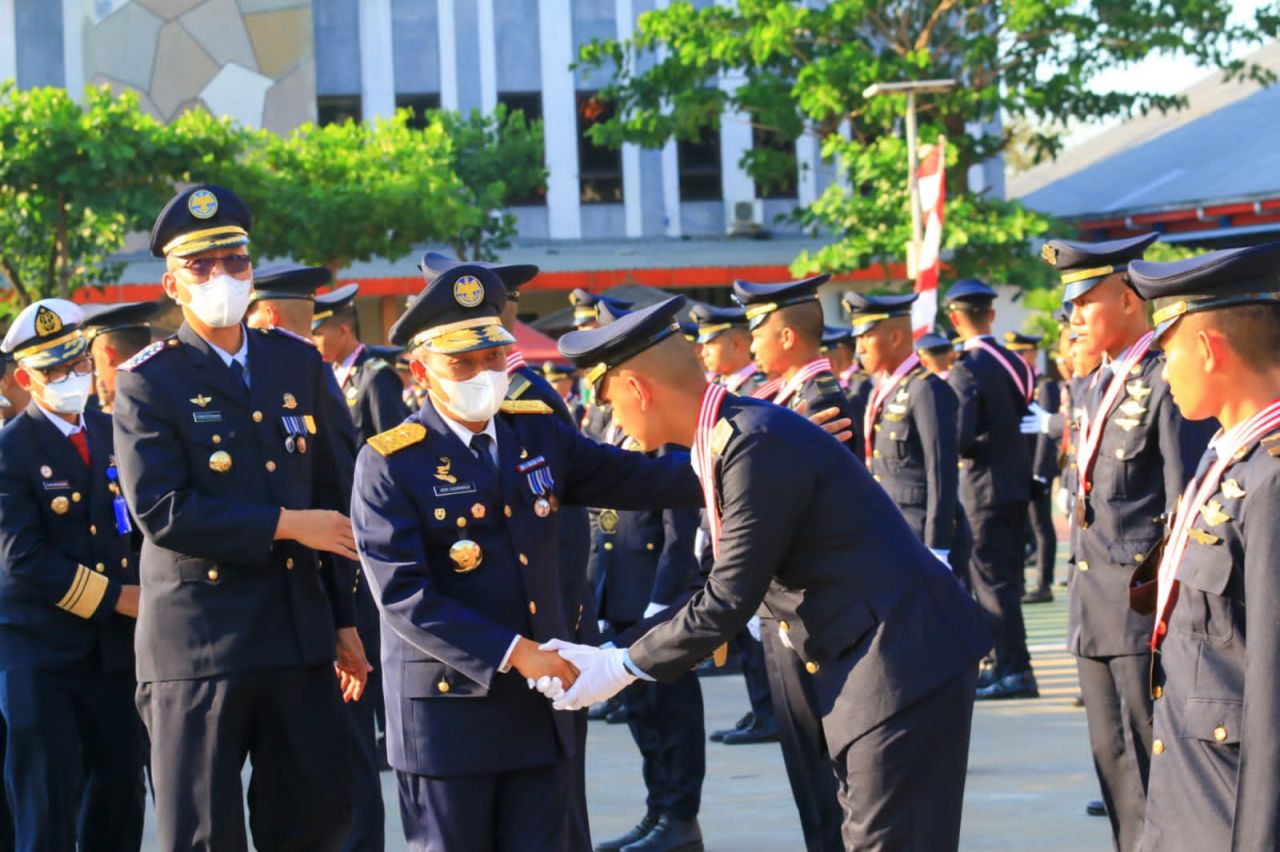 Wisuda 288 Taruna Poltekbang Surabaya, Wujudkan Be The First Class Airman
