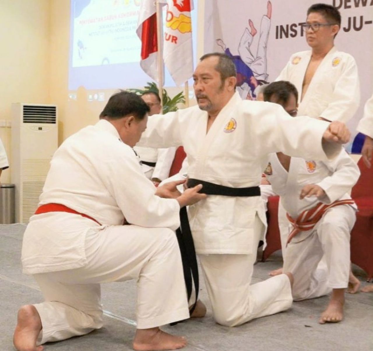 Dapat Kehormatan Sabuk Hitam DAN III, Sahat Siap Besarkan Jujitsu Indonesia