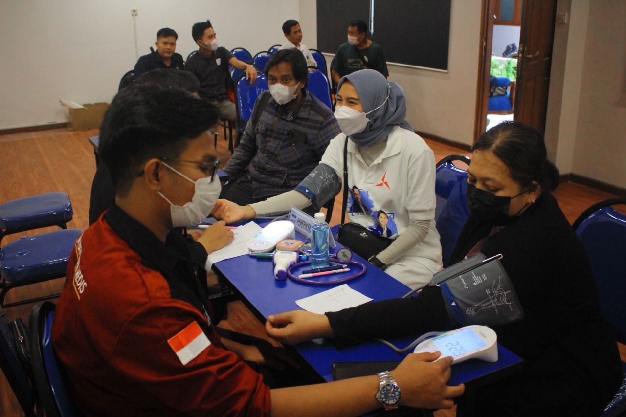 Warga Serbu Donor Darah di Rumah AHY