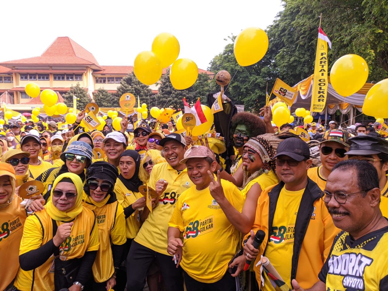 Golkar Jatim Jalan Sehat, Surabaya Menguning