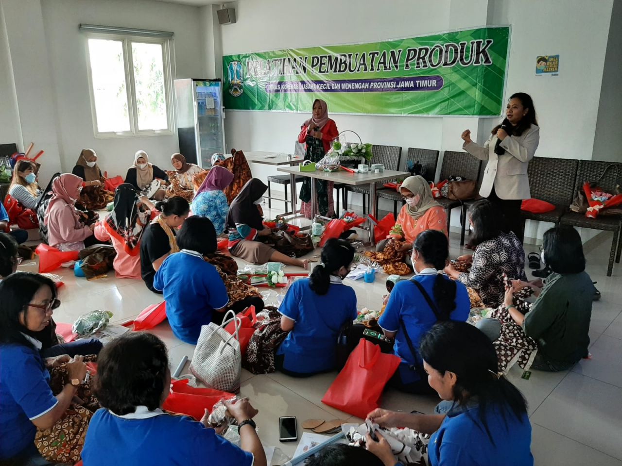 Puluhan Emak-emak Dilatih Bikin Buket, Ini Harapan Agatha