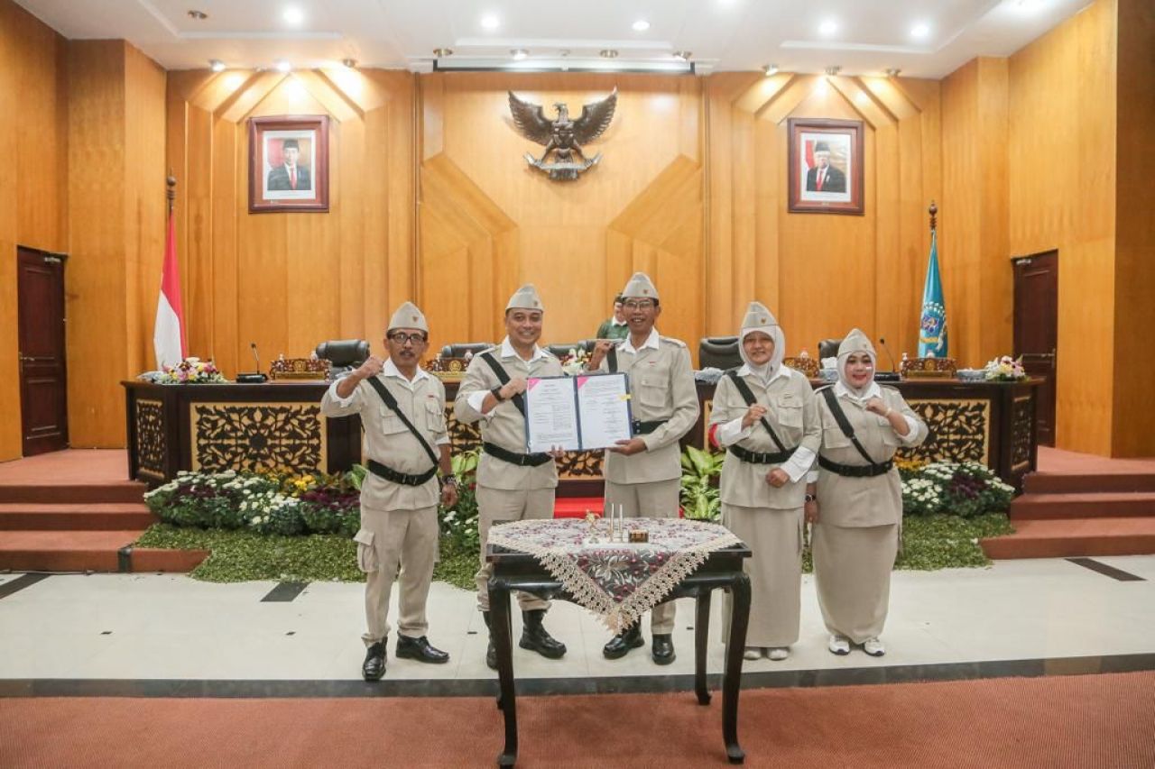 DPRD Surabaya dan Wali Kota Sahkan APBD 2023