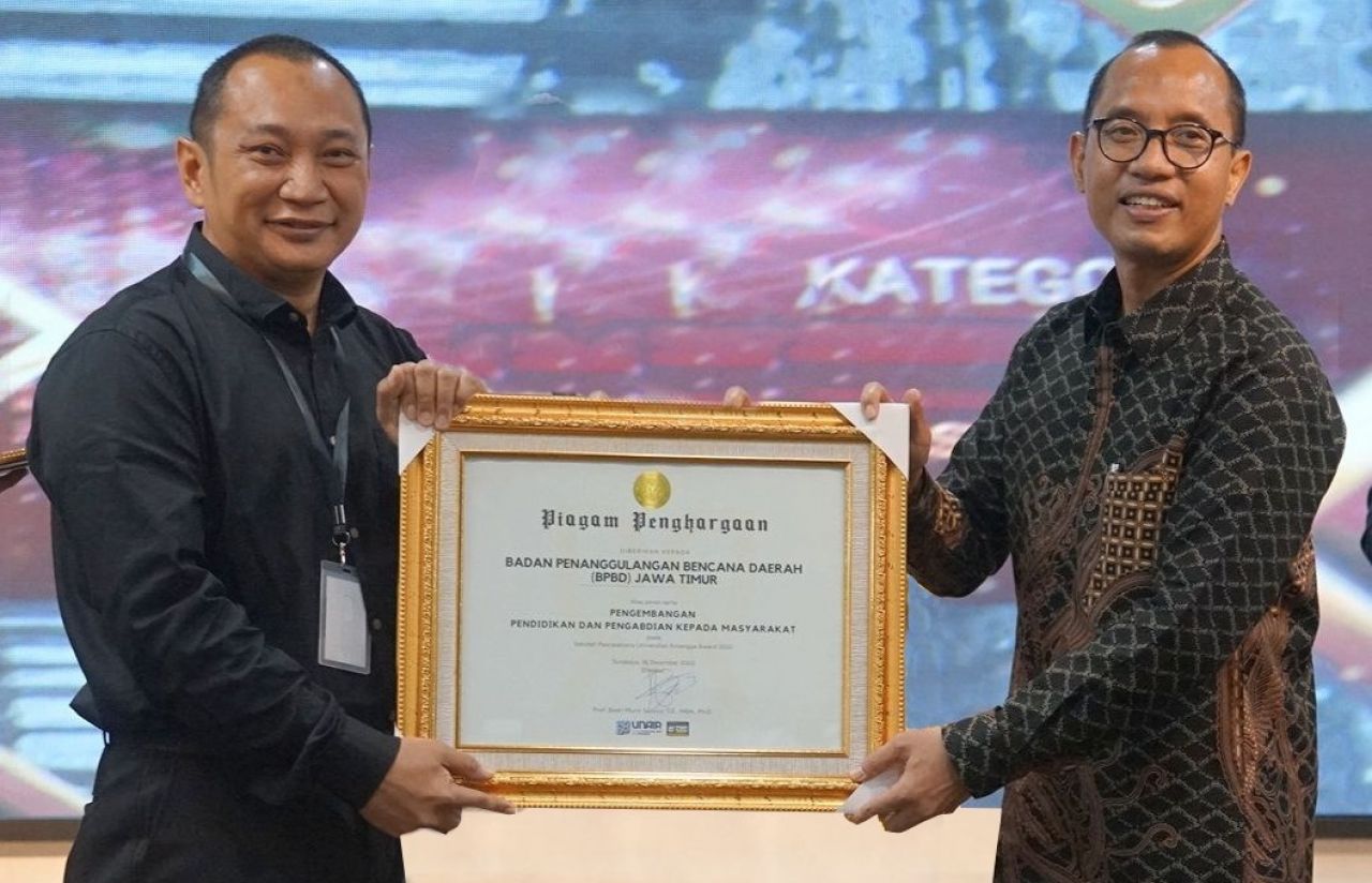 BPBD Jatim Terima Penghargaan dari SPS Unair karena Peran Ini