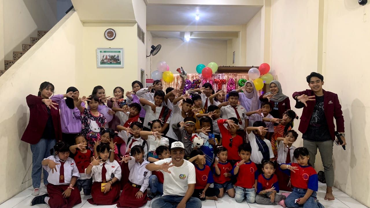 Mahasiswa FIKOM Universitas Ciputra Ajarkan Public Speaking ke Anak