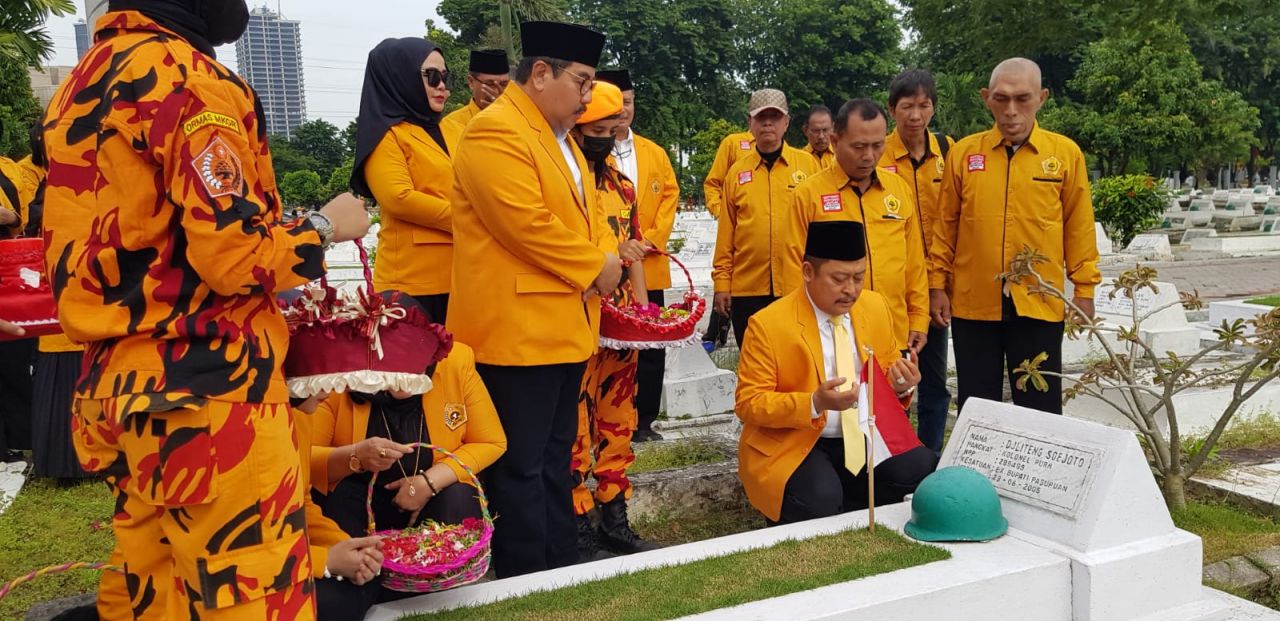 MKGR Tabur Bunga di TMP Peringati HUT ke-63, Kodrat: Siap Menangkan Golkar