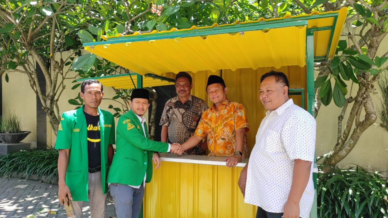 Sarmuji Serahkan Gerobak untuk Seluruh PAC ANSOR Kediri, Ini Harapannya