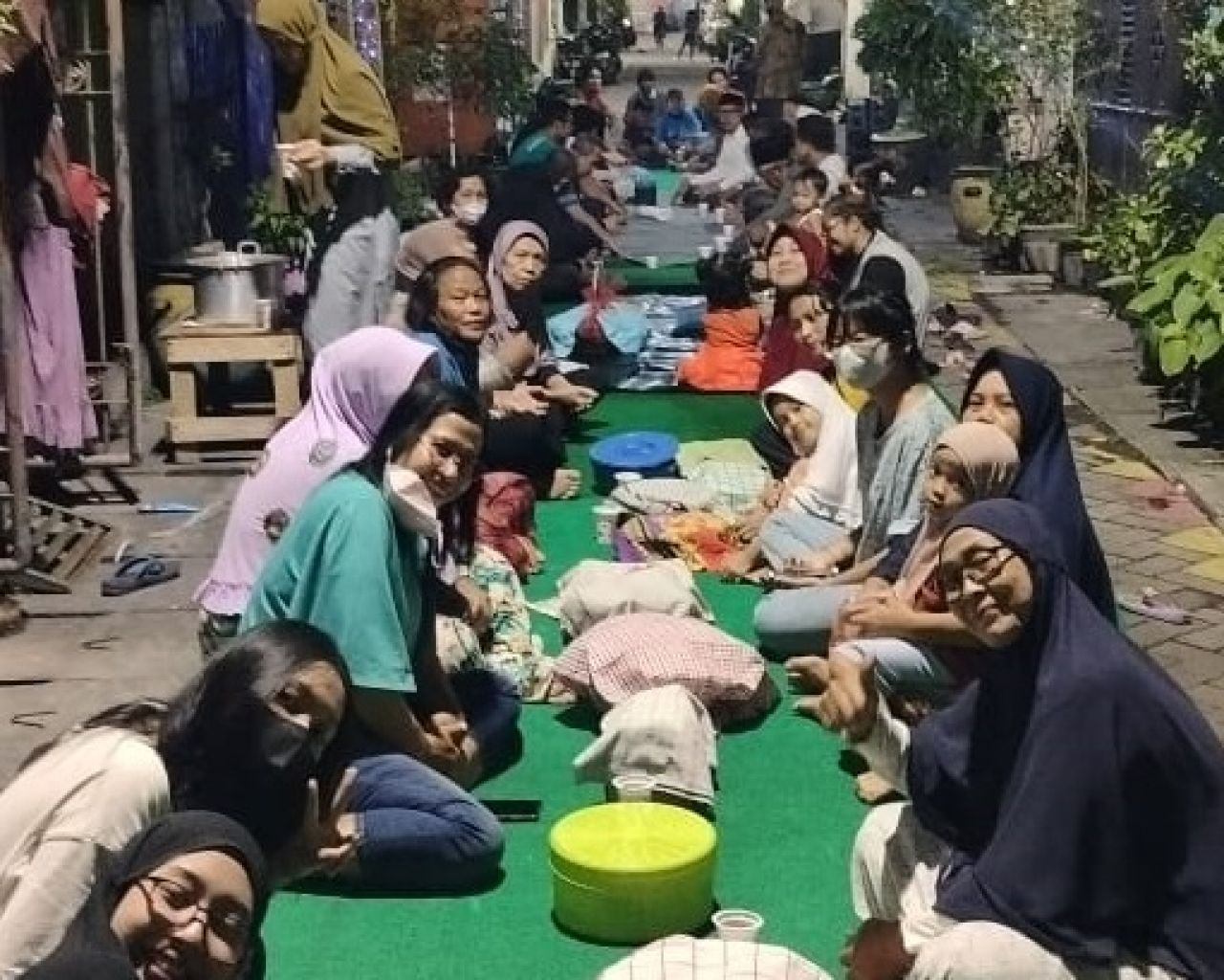 Keseruan Warga RT 3 Lebak Rejo Barikan Rayakan Malam Tahun Baru 20023