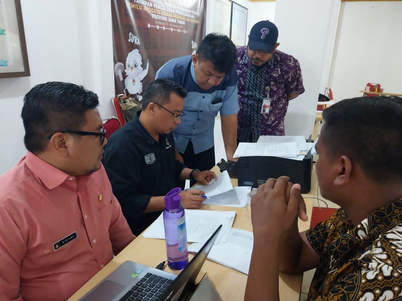 17 Bakal Calon DPD Serahkan Dokumen Perbaikan ke KPU Jatim