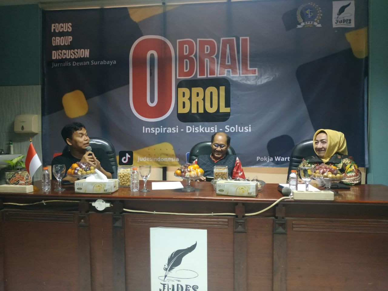 Pokja Judes Bahas Pro Kontra Penempelan Stiker Gakin di Surabaya
