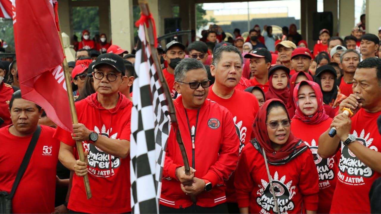 Jalan Santai di Ponorogo, Hasto Sampaikan Pesan Mega untuk Anak Muda