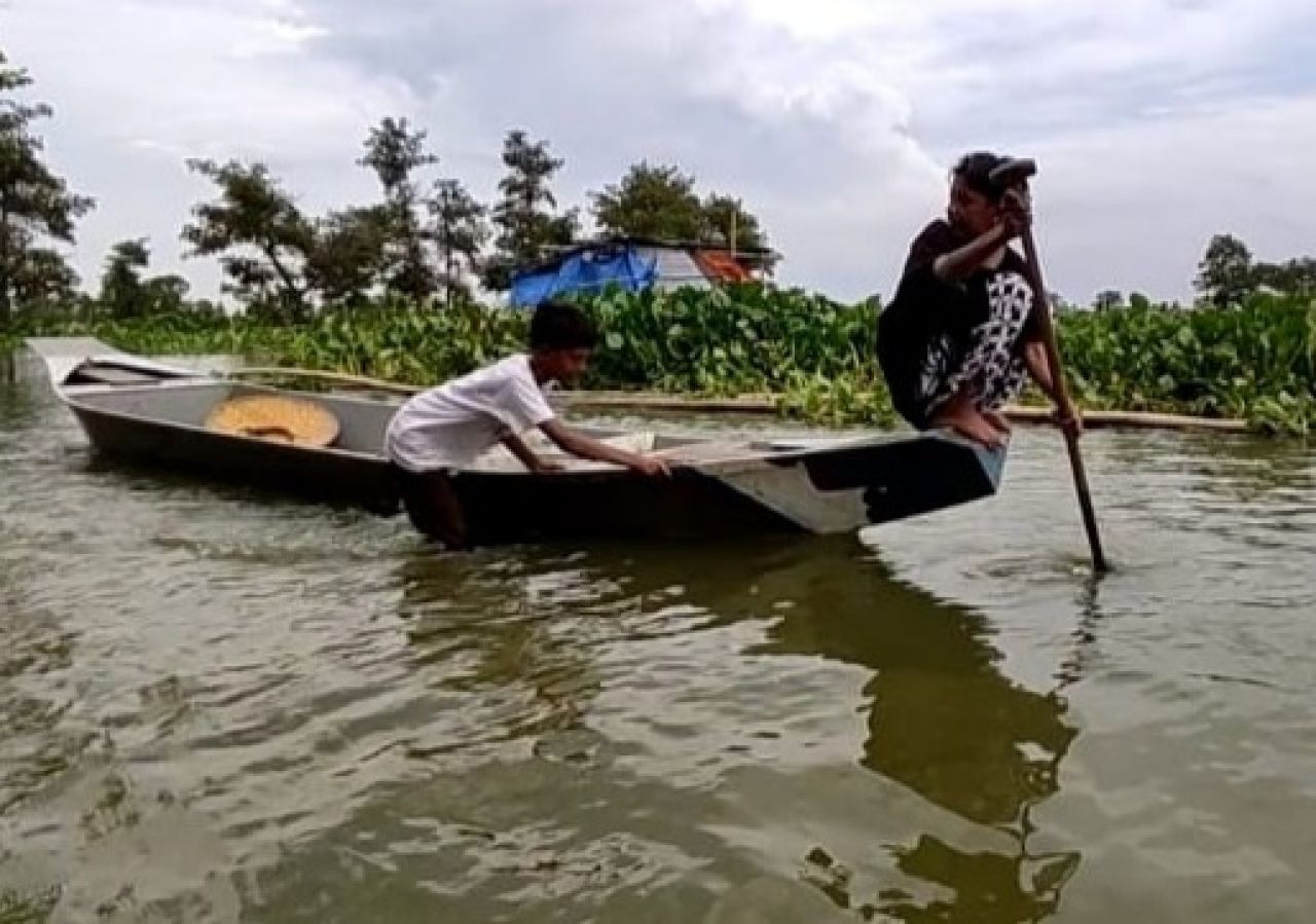 1 Desa Terisolir Banjir Luapan Bengawan Jero, Nasib Warga Lamongan Mengenaskan