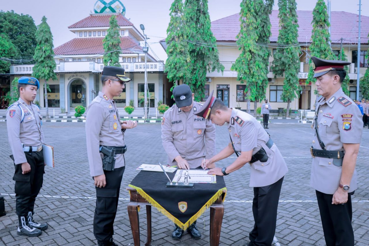 Kapolres Situbondo Pimpin Sertijab Kasat Resnarkoba, Lantas, dan Kapolsek Kendit
