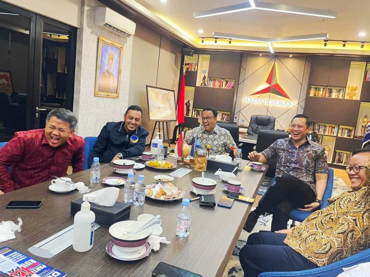 Matangkan Koalisi Perubahan, Anies dan Tim Kecil Temui AHY di Kantor Demokrat