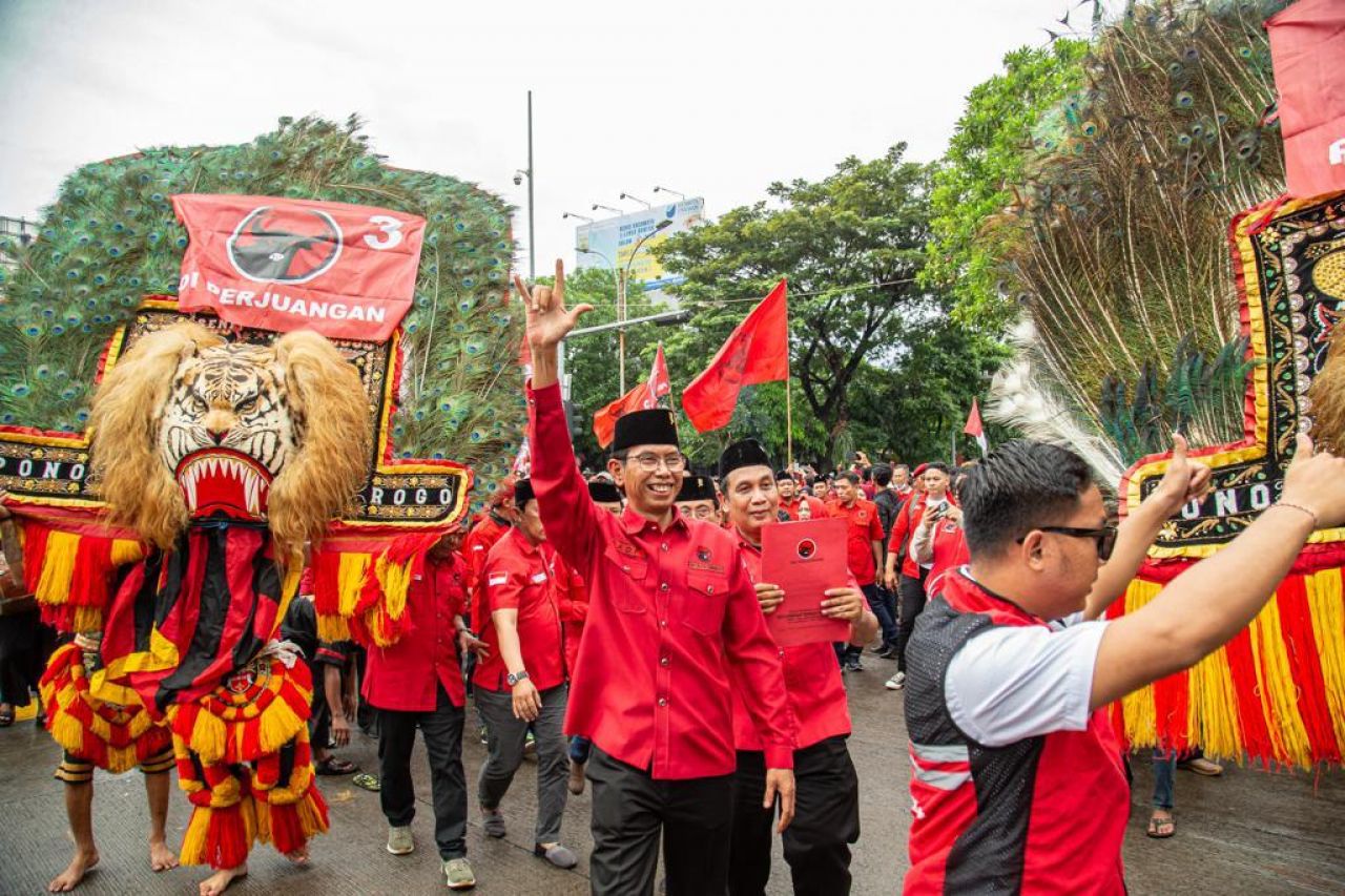 PDI Perjuangan Surabaya Daftarkan Bacaleg, Diiringi Pawai Budaya