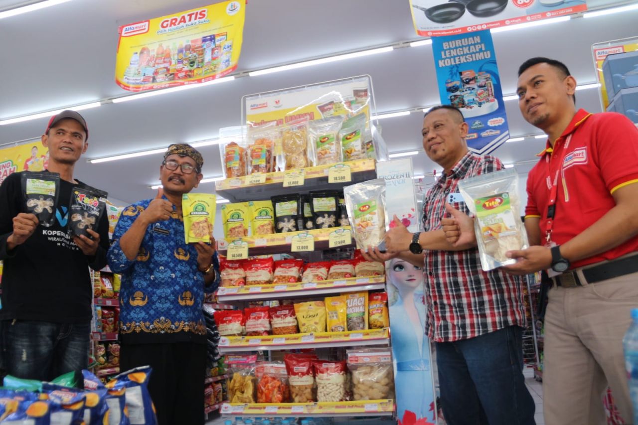 Alfamart Nganjuk Pasarkan Produk UMKM, Dukung Ekonomi Kerakyatan