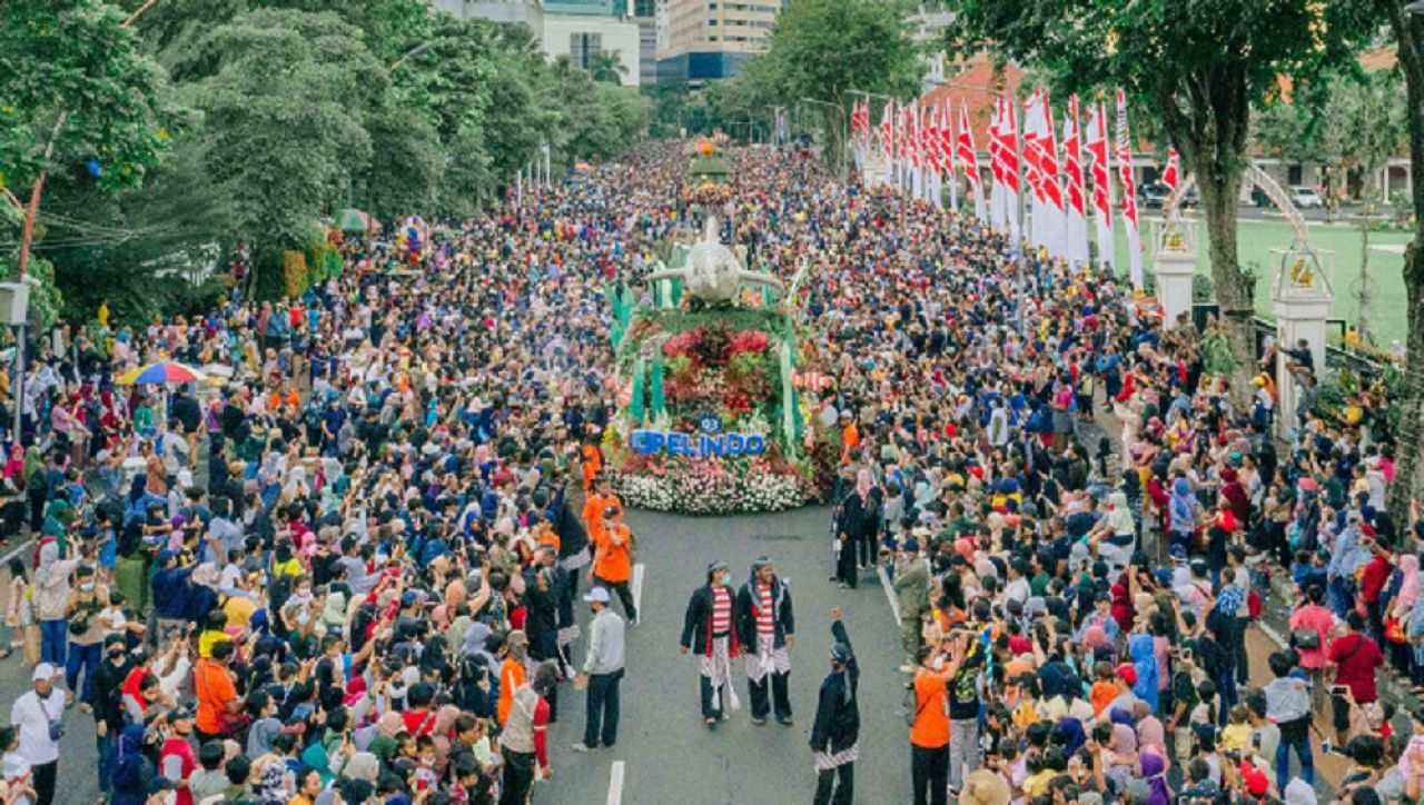 Jadwal Surabaya Vaganza 2023: Parade Bunga hingga Light Parade