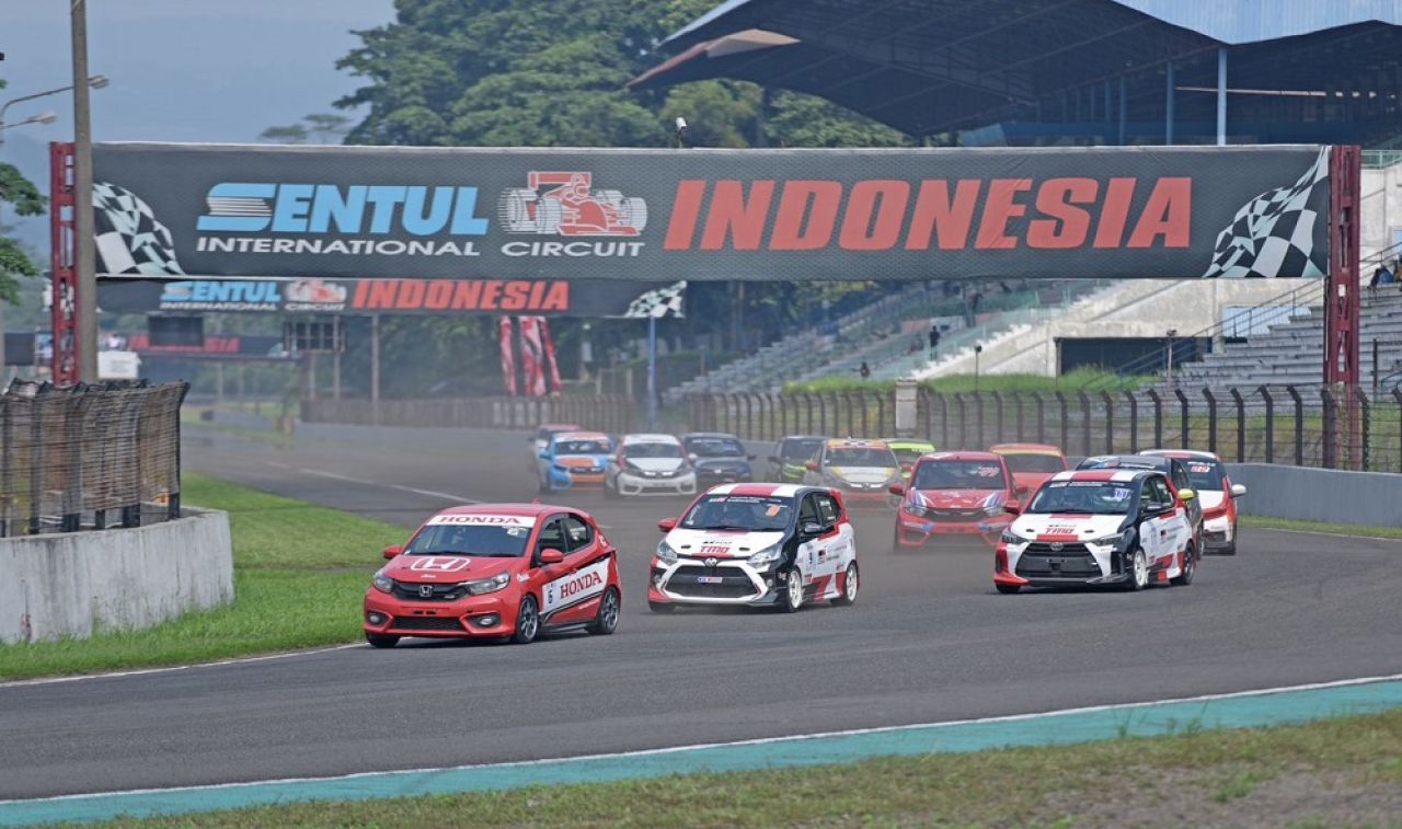 3 Pembalap Honda Racing Indonesia Juara Seri Kedua Kejurnas ISSOM 2023