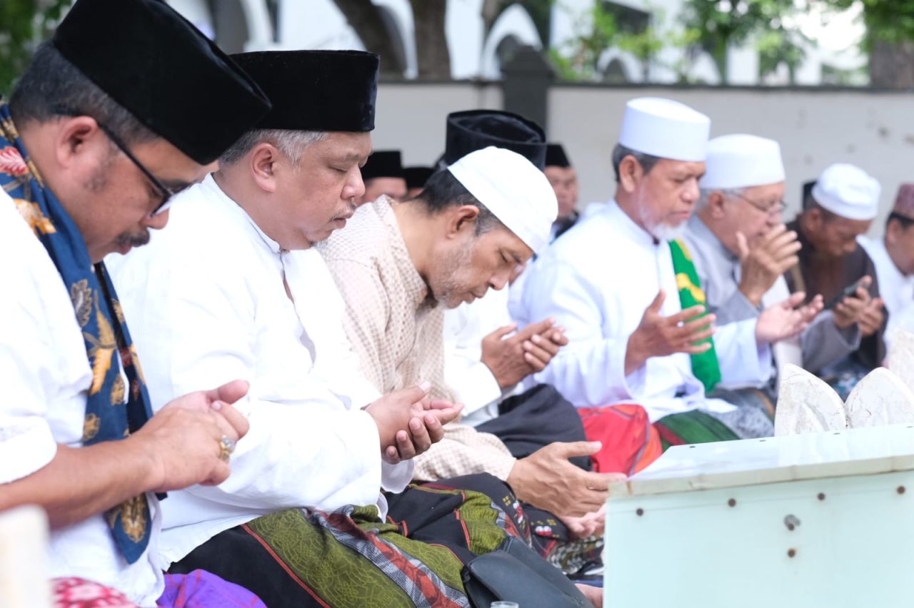 PKS Jatim Ziarah Makam Pendiri NU, Irwan Setiawan: Insya Allah Berkah
