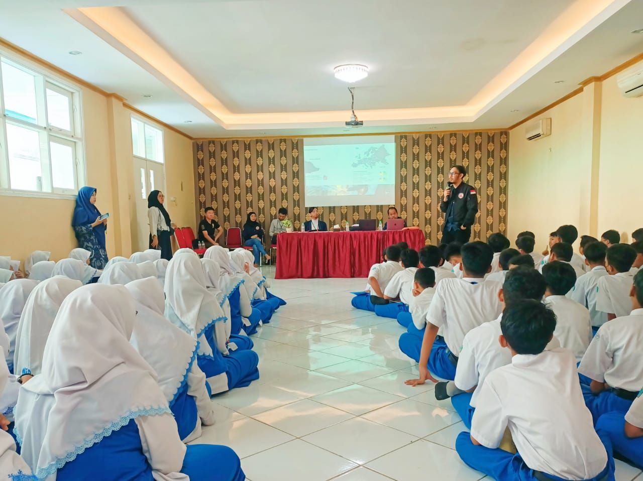 SMP Al Falah Deltasari Sidoarjo Luncurkan Program Student Exchange ke Singapura, Malaysia dan Jepang