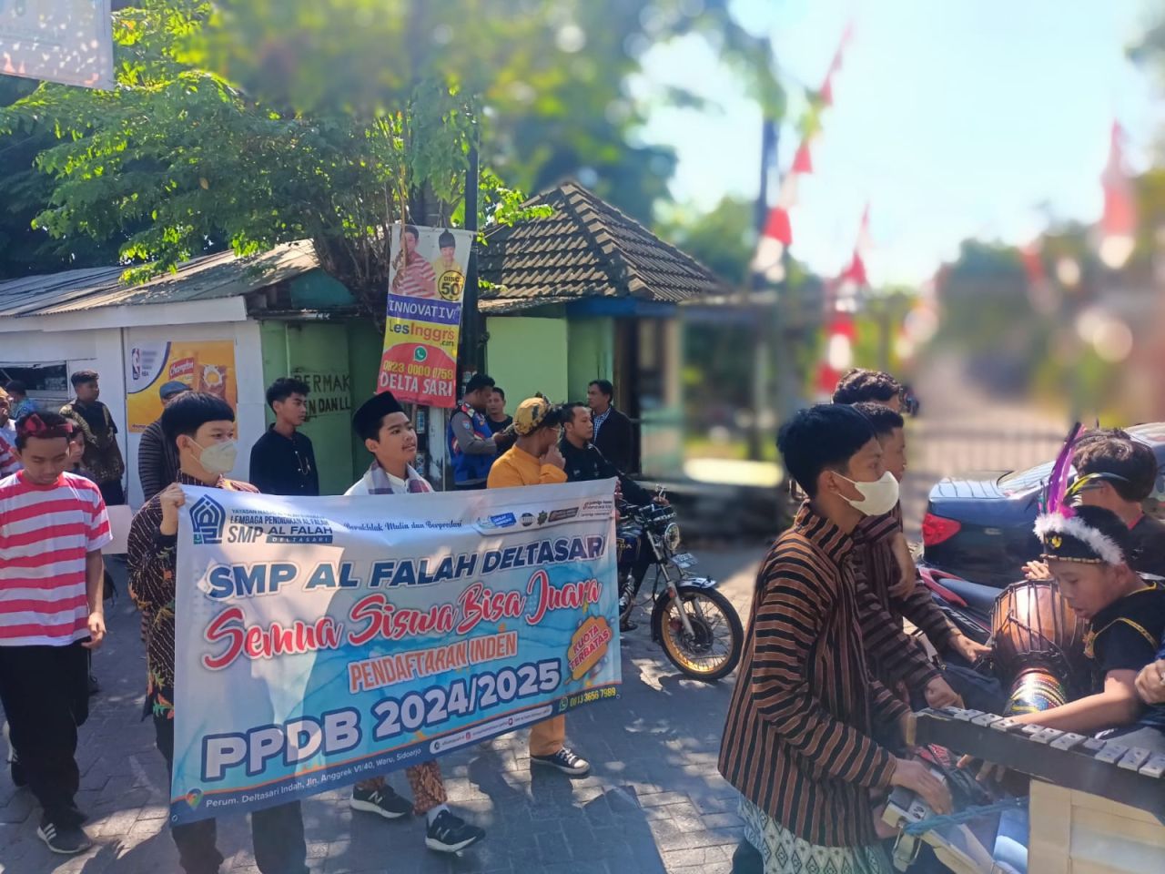 SMP Al Falah Deltasari Sidoarjo Gelar Karnaval Budaya Nusantara dan  Lomba Menghias Nasi Kemerdekaan