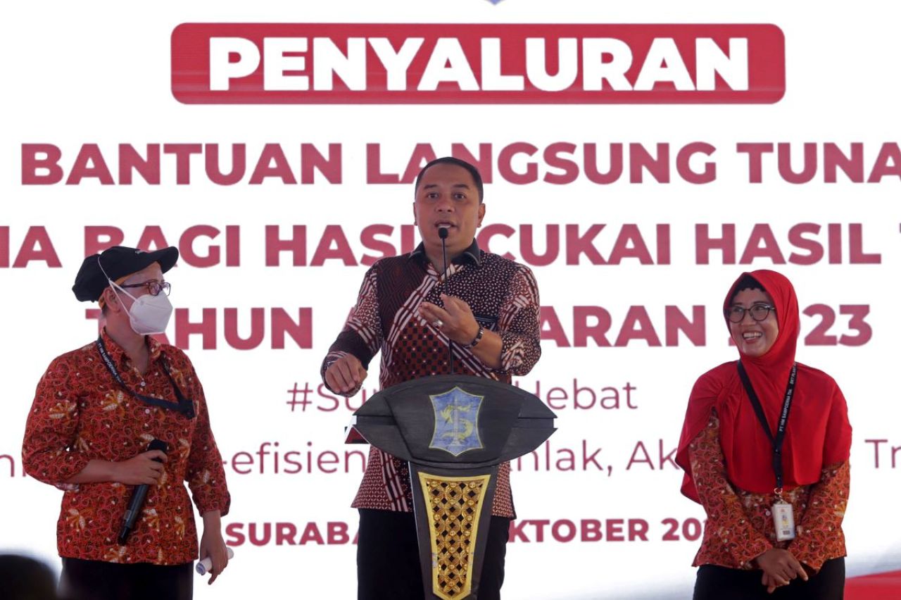 Pemkot Surabaya Bagikan BLT DBHCHT di Fasilitas Produksi PT HM Sampoerna