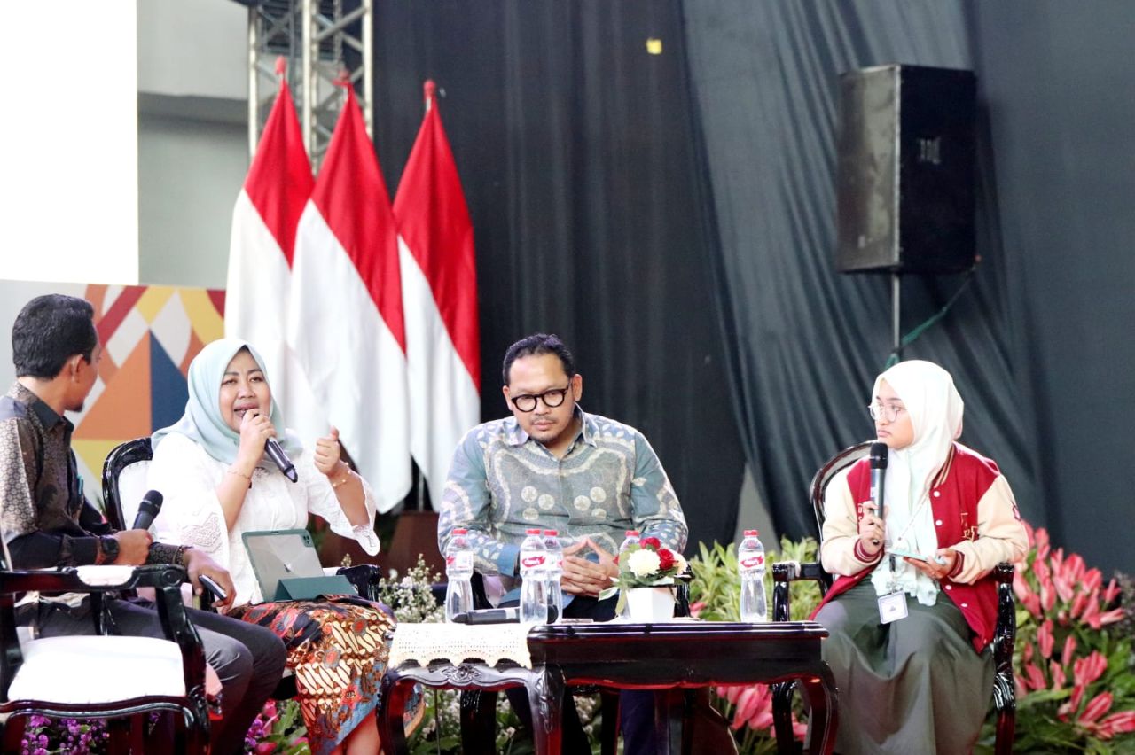 Forum  Talk Show Jatim Fest 2023 Beber Bukti Jawa Timur Kian Layak Anak