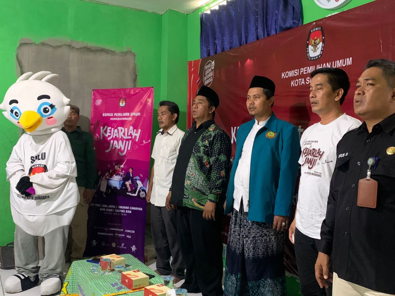 KPU Surabaya Goes to Pesantren, Ajak Santri Nobar Film Kejarlah Janji