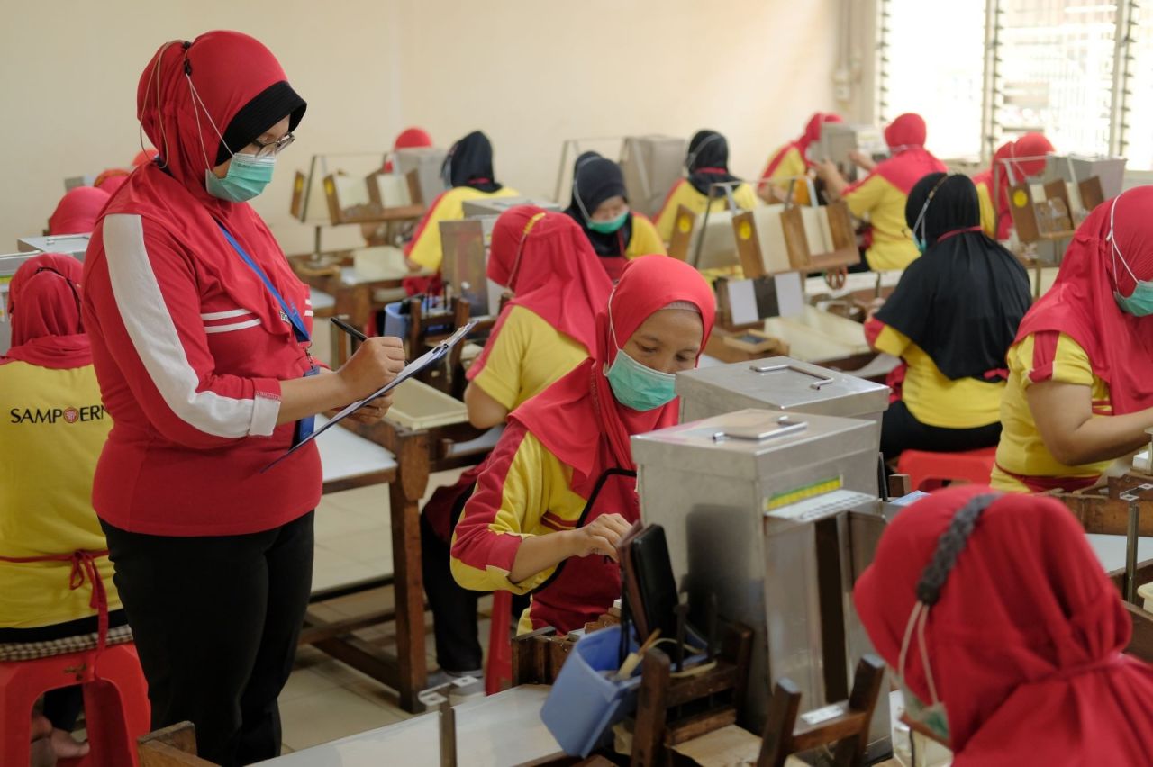 Sampoerna Beri Dampak Nyata, Serap Tenaga Kerja di Segmen SKT