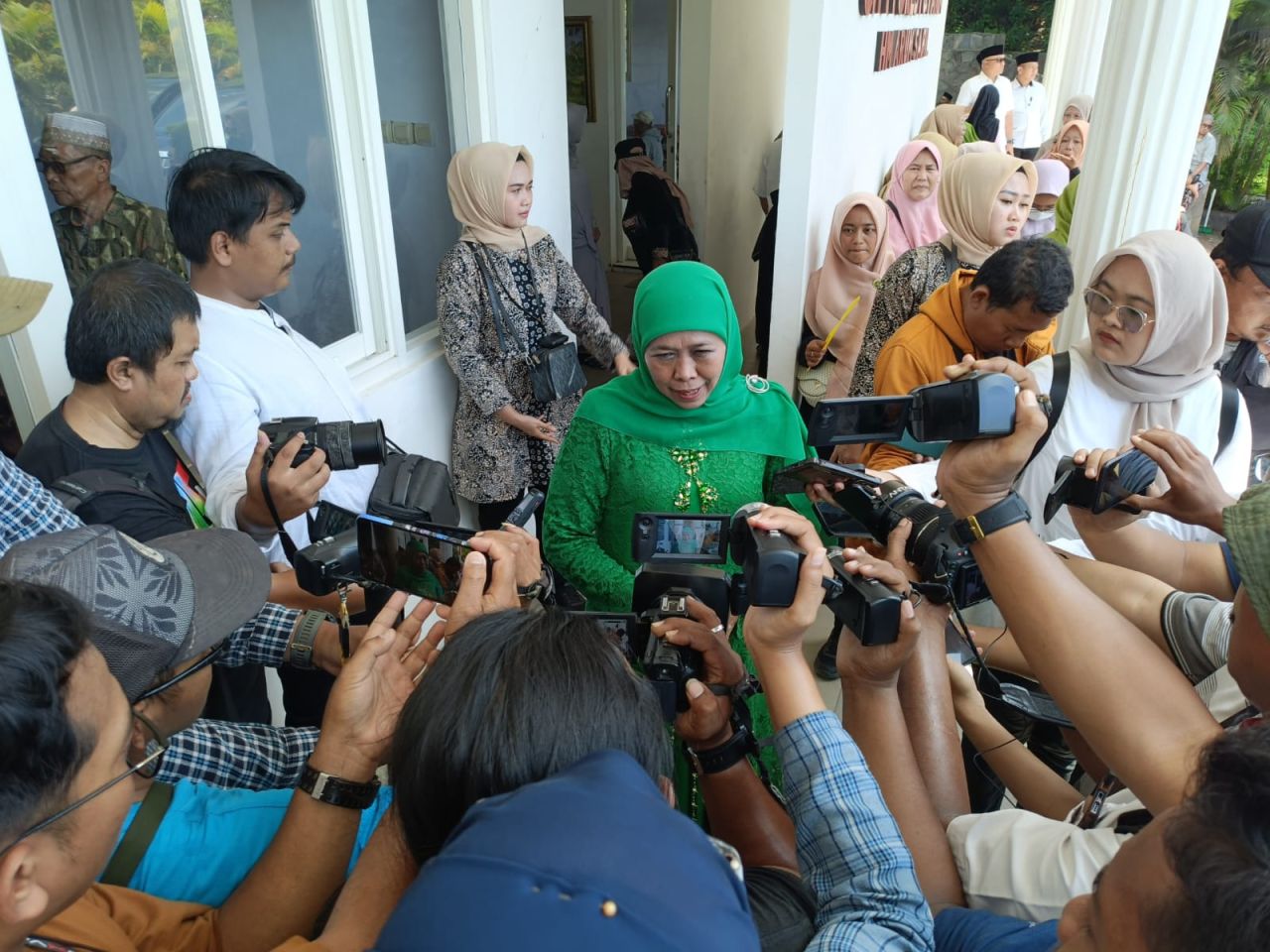 Khofifah Effect, Survei LSI Sebut Prabowo Gibran Menang 57,1 Persen di Jatim
