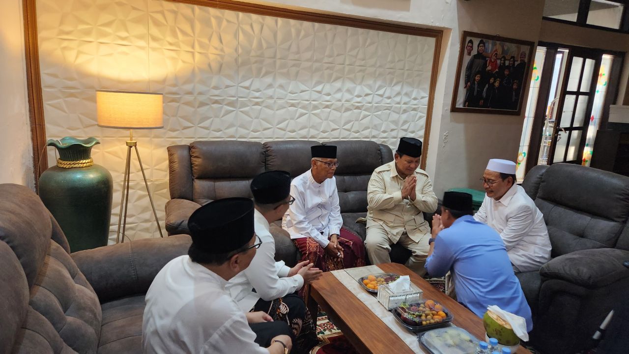 Ketua TKD Jatim Dampingi Prabowo Sowan ke Ponpes Genggong