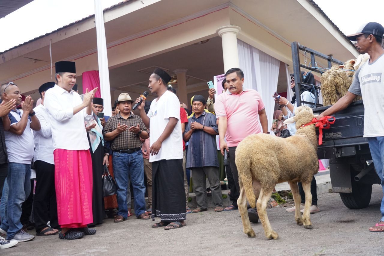 Pedagang Kambing di Jember Dukung Gus Fawait Maju Pilbup