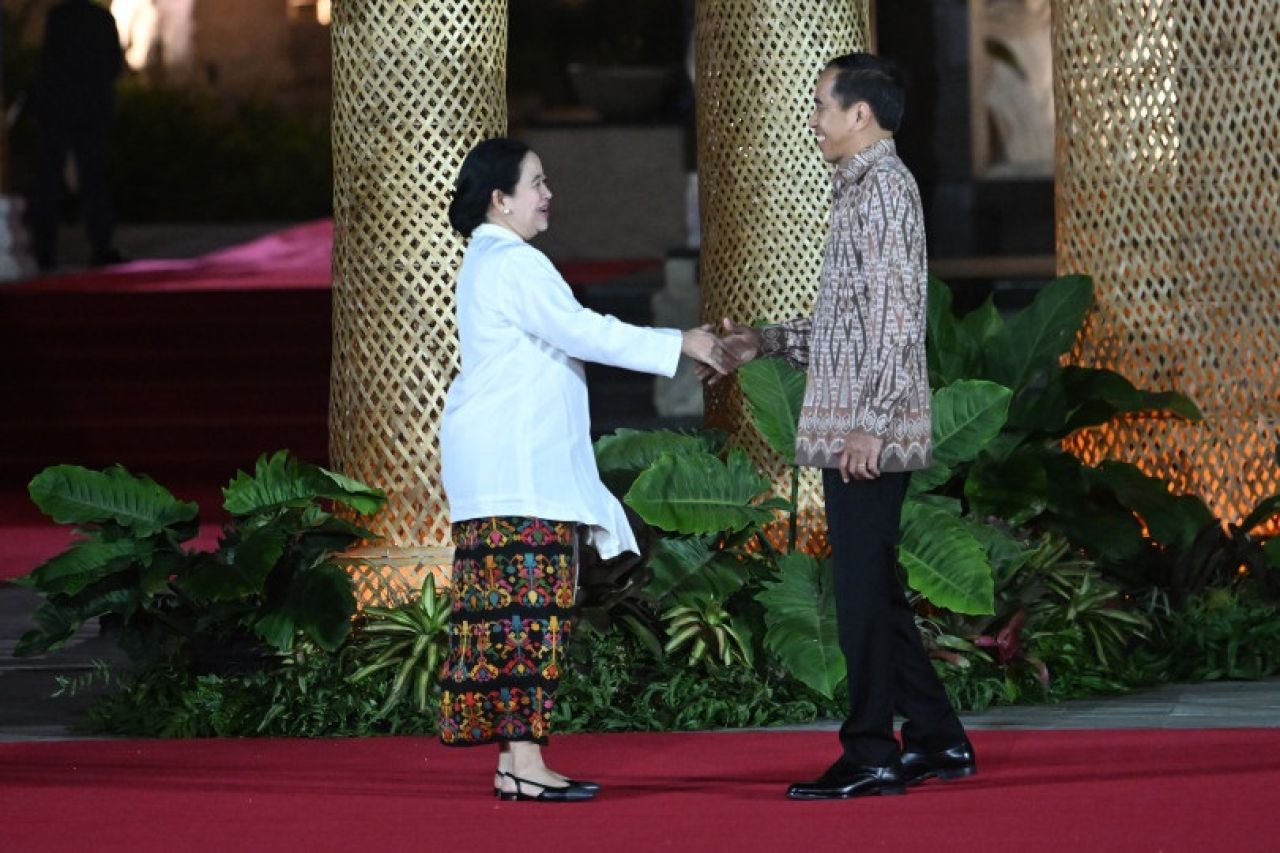 Jokowi dan Puan Maharani Berjabat Tangan di WWF 2024, Ketua DPP PDI Perjuangan: Teladan