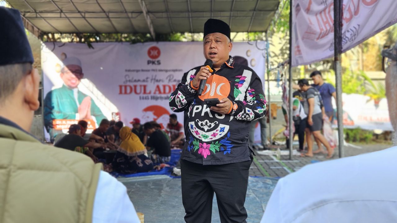 PKS Jatim Bagikan 200 Ribu Paket Daging Kurban, Kang Irwan: Terus Semangat Layani Masyarakat