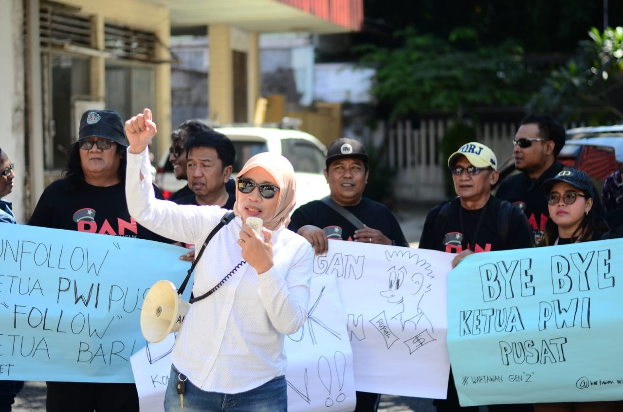 Buntut Polemik PWI Pusat, Pekerja Pers di Surabaya Desak KLB