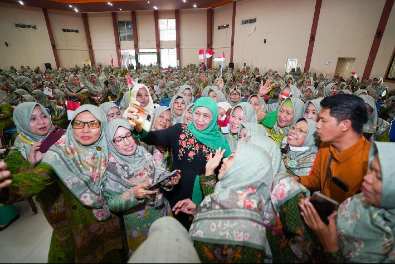 Khofifah Ajak Kader Muslimat Situbondo Kuatkan Kesalehan Sosial