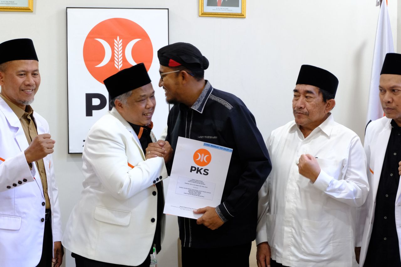 PKS Jatim Serahkan SK DPP untuk Bacakada Kabupaten Madiun dan Sumenep