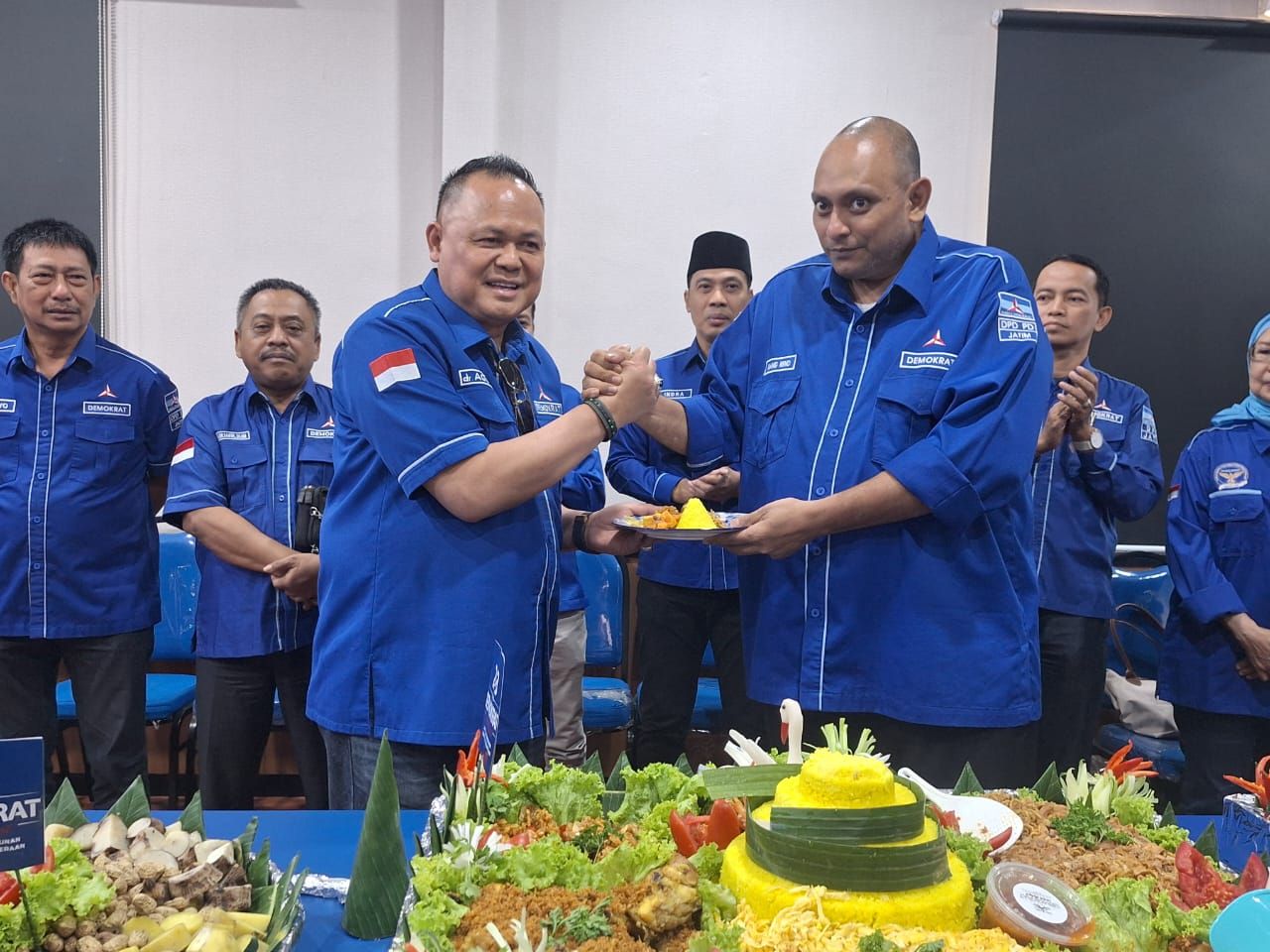 Sekretaris DPD PD Jatim Reno Bacakan Pesan SBY dan AHY di HUT Demokrat ke-23