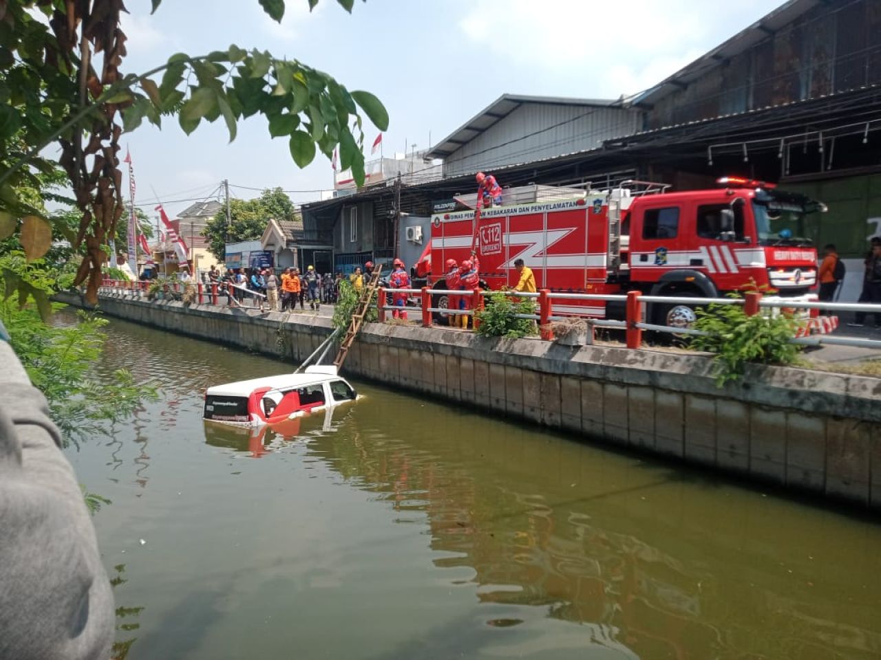 Feeder Wira-Wiri Tercebur Sungai, DPRD Surabaya Minta Ada Investigasi Menyeluruh