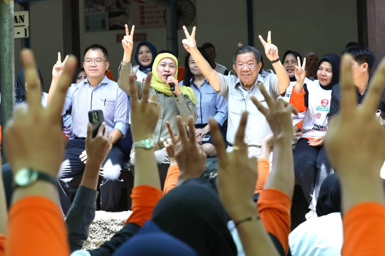 Khofifah Makan Siang Bersama Karyawan PT Kedawung, Dukung Industri Manufaktur Serap Banyak Pekerja