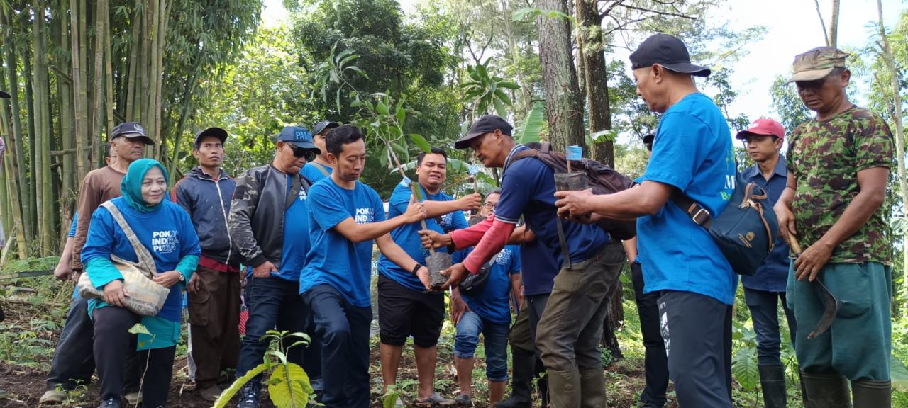Jurnalis Indrapura Back to Nature, Tanam Pohon di Dusun Wonosari Malang