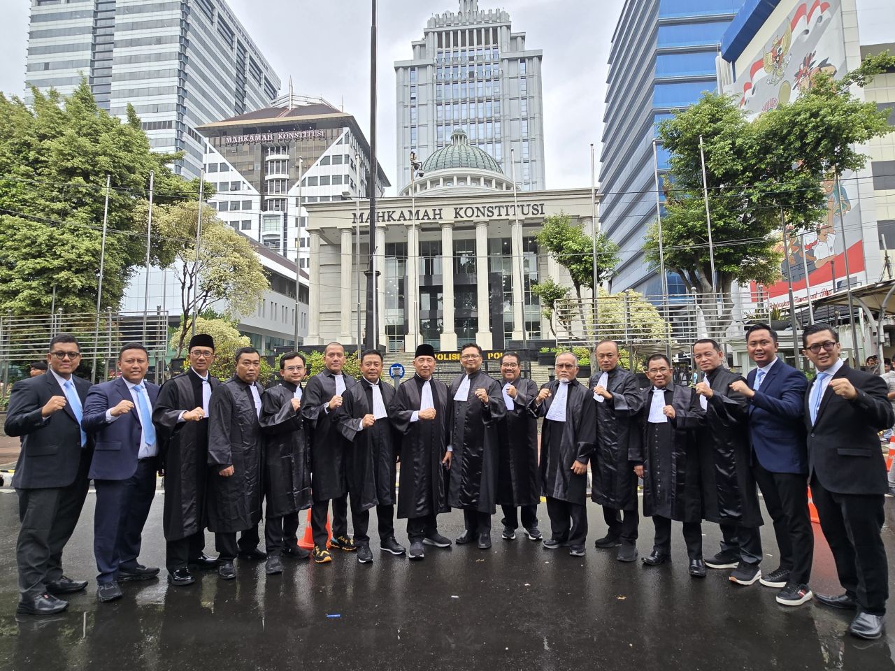 Sah! Menang Putusan MK, Khofifah-Emil Jadi Pemengan Pilgub Jatim 2024