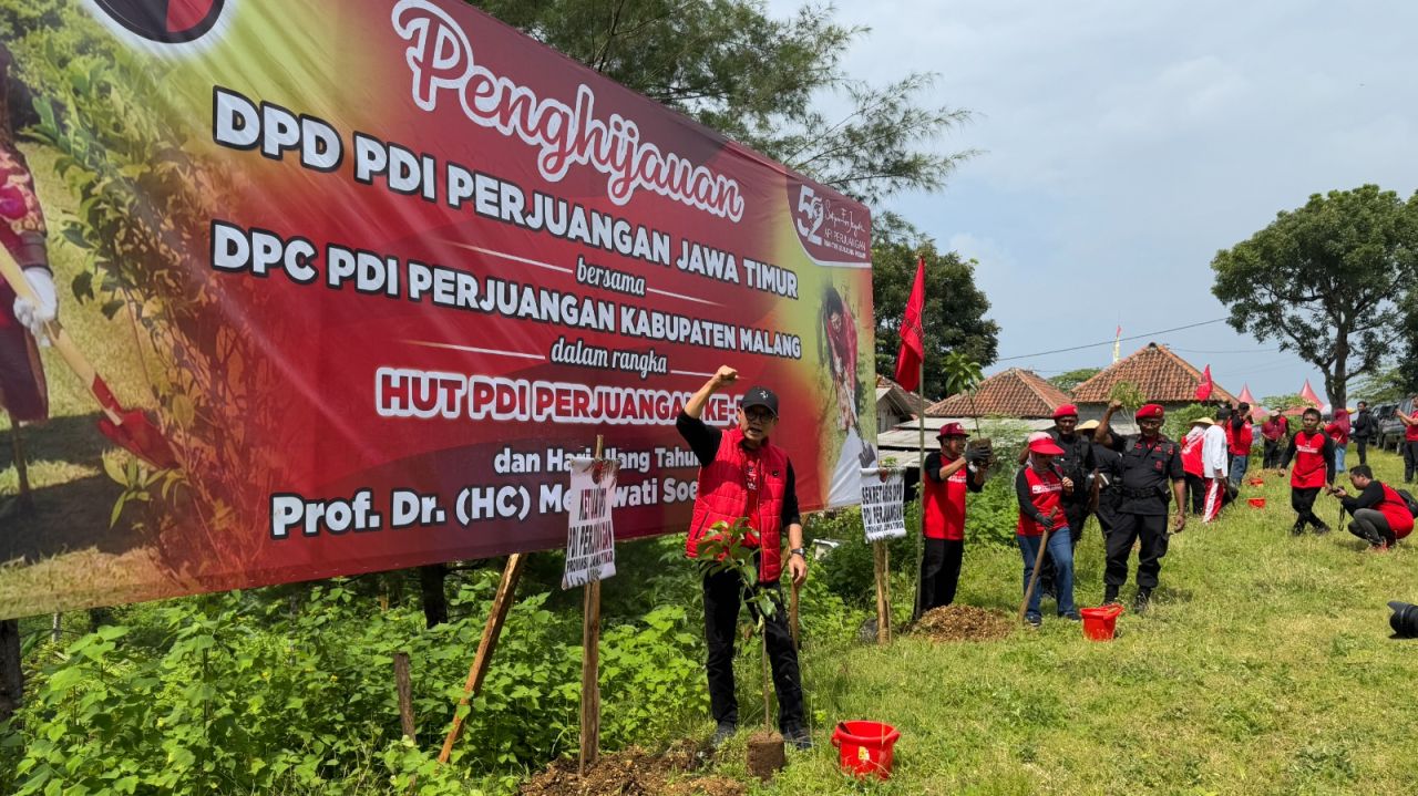 Instruksi Megawati, PDIP Jatim Tanam 2.500 Bibit Pohon di Donomulyo