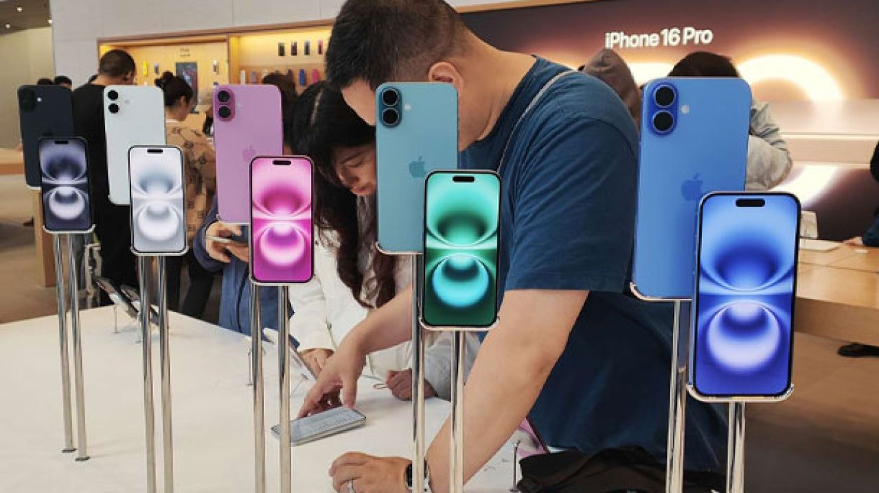 Dampak Kebijakan Tarif Donald Trump, Berapa Harga IPhone?
