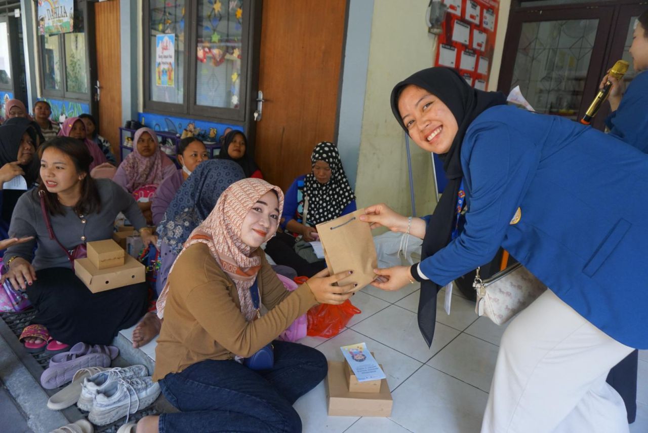 Tingkatkan Kesadaran Gizi Anak, Mahasiswa KKN-BBK UNAIR Usung Program Unggulan Gizi Bunda