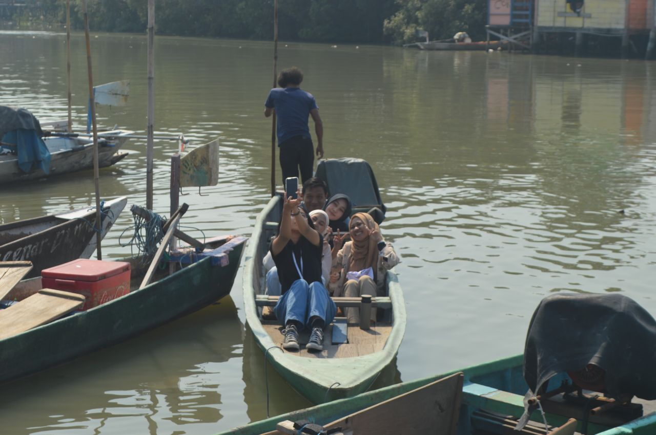 Jejak Kecil Mahasiswa KKN-BBK 6 Unair Bangkitkan Wisata Bahari Sontoh Laut