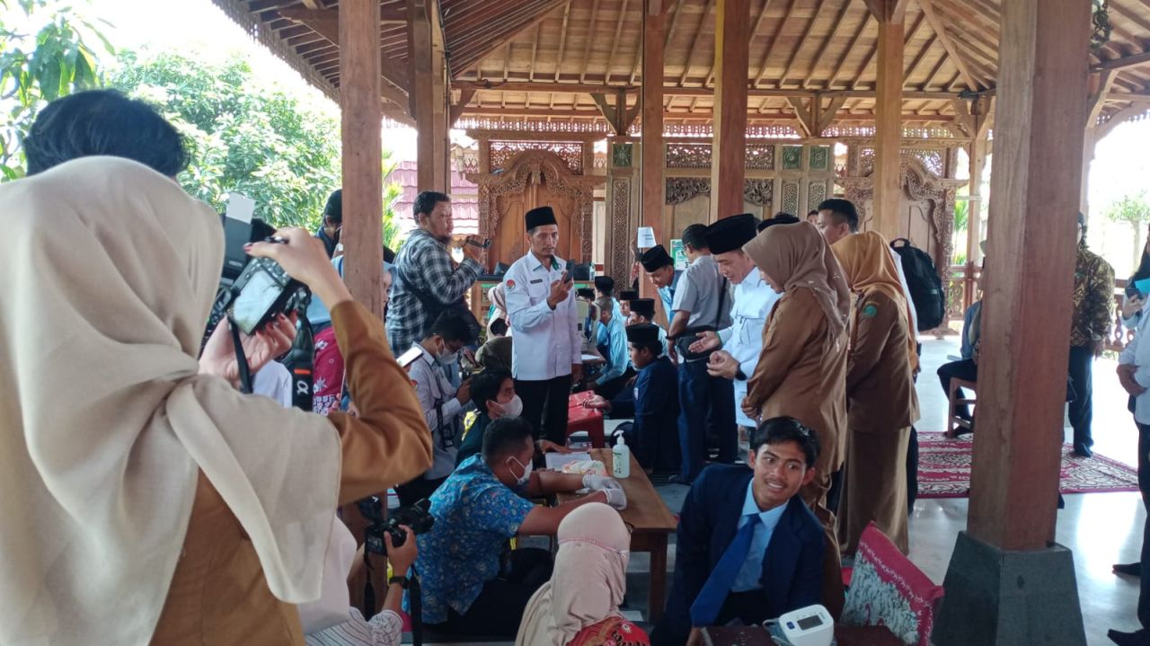 Wamenag Luncurkan Program Cek Kesehatan Gratis untuk Santri di Sidoarjo